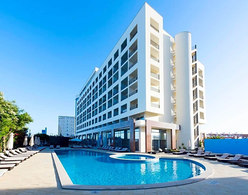 TRYP CAPARICA 3.jpeg